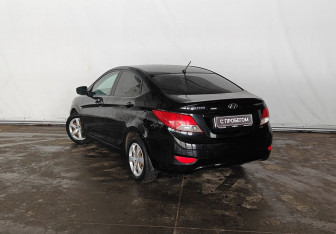 Подержанный автомобиль Hyundai Solaris Sedan 2013 года (4 фото)