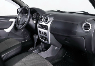 Подержанный автомобиль Renault Sandero 2013 года (10 фото)