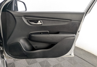 Подержанный автомобиль Kia Rio Hatchback 2021 года (24 фото)