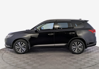 Подержанный автомобиль Mitsubishi Outlander 2020 года (8 фото)