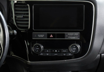 Подержанный автомобиль Mitsubishi Outlander 2018 года (12 фото)