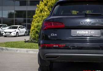 Подержанный автомобиль Audi Q5 2017 года (28 фото)