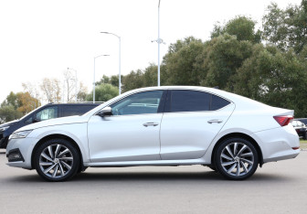 Подержанный автомобиль Skoda Octavia Liftback 2020 года (8 фото)