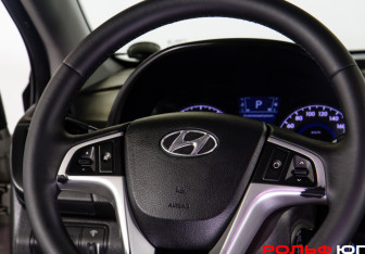 Подержанный автомобиль Hyundai Solaris Sedan 2011 года (13 фото)