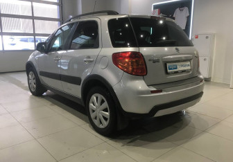 Подержанный автомобиль Suzuki SX4 Hatchback 2014 года (6 фото)