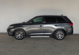 Подержанный автомобиль Mitsubishi Outlander 2018 года (7 фото)