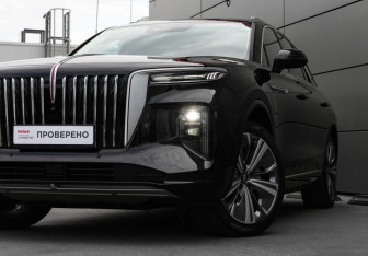 Подержанный автомобиль Hongqi E-HS9 2020 года (29 фото)