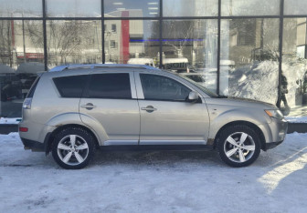 Подержанный автомобиль Mitsubishi Outlander 2008 года (4 фото)