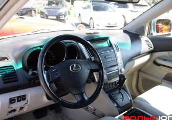 Подержанный автомобиль Lexus RX 2007 года (10 фото)