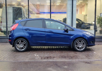 Подержанный автомобиль Ford Fiesta Hatchback 2017 года (4 фото)