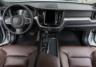 Подержанный автомобиль Volvo XC60 2021 года (14 фото)