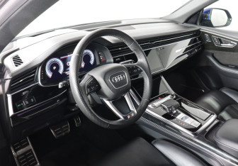 Подержанный автомобиль Audi Q8 2022 года (9 фото)