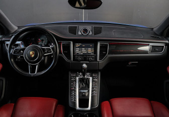 Подержанный автомобиль Porsche Macan 2015 года (11 фото)