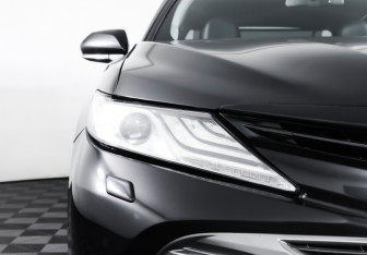 Подержанный автомобиль Toyota Camry Sedan 2019 года (23 фото)