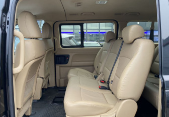 Подержанный автомобиль Hyundai H-1 2016 года (14 фото)