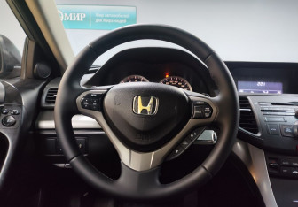 Подержанный автомобиль Honda Accord Sedan 2008 года (17 фото)