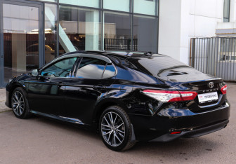 Подержанный автомобиль Toyota Camry Sedan 2021 года (6 фото)