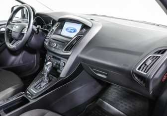 Подержанный автомобиль Ford Focus Sedan 2016 года (7 фото)