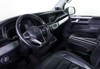Подержанный автомобиль Volkswagen Multivan 2020 года (12 фото)