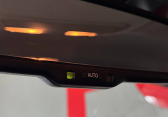 Подержанный автомобиль Toyota Corolla Sedan 2013 года (23 фото)