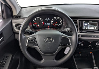 Подержанный автомобиль Hyundai Solaris Sedan 2022 года (22 фото)