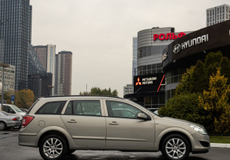 Подержанный автомобиль Opel Astra Wagon 2007 года (3 фото)
