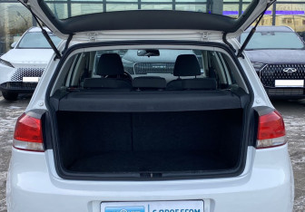 Подержанный автомобиль Volkswagen Golf Hatchback 2011 года (10 фото)