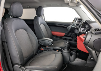 Подержанный автомобиль MINI Hatch 2020 года (24 фото)