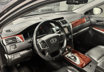 Подержанный автомобиль Toyota Camry Sedan 2011 года (7 фото)