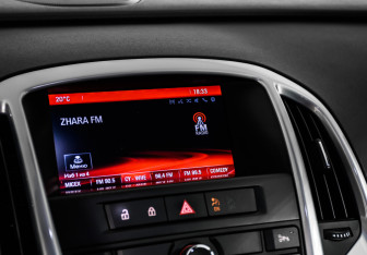 Подержанный автомобиль Opel Astra Hatchback 2014 года (16 фото)