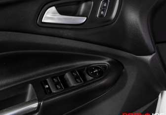 Подержанный автомобиль Ford Kuga 2014 года (17 фото)