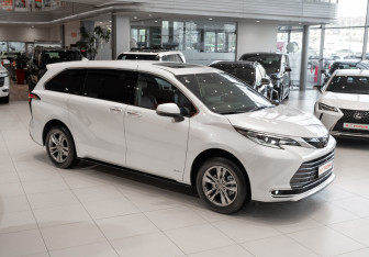 Новый Toyota Sienna 2024 (6 фото)