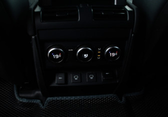 Подержанный автомобиль Land Rover Defender Suv 2020 года (14 фото)