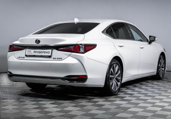 Подержанный автомобиль Lexus ES 2019 года (5 фото)