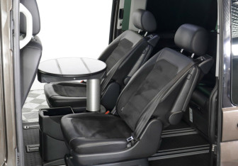 Подержанный автомобиль Volkswagen Multivan 2019 года (17 фото)