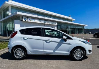 Подержанный автомобиль Ford Fiesta Hatchback 2016 года (4 фото)
