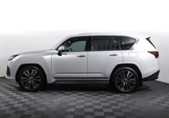 Подержанный автомобиль Lexus LX 2022 года (8 фото)