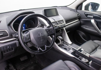 Подержанный автомобиль Mitsubishi Eclipse Cross 2018 года (9 фото)