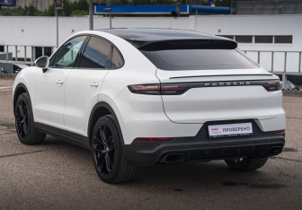 Подержанный автомобиль Porsche Cayenne 2019 года (7 фото)
