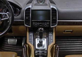 Подержанный автомобиль Porsche Cayenne 2014 года (14 фото)