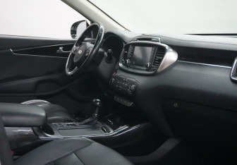 Подержанный автомобиль Kia Sorento 2016 года (12 фото)