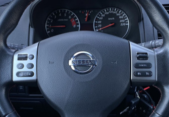 Подержанный автомобиль Nissan Note 2010 года (15 фото)