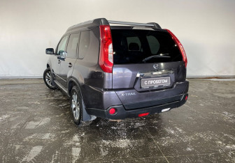 Подержанный автомобиль Nissan X-Trail 2011 года (7 фото)