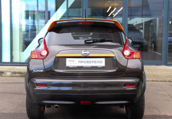 Подержанный автомобиль Nissan Juke 2013 года (5 фото)