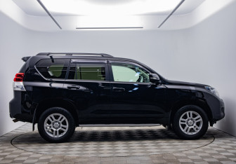 Подержанный автомобиль Toyota Land Cruiser Prado 2013 года (4 фото)