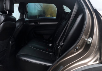 Подержанный автомобиль Kia Sorento 2014 года (10 фото)