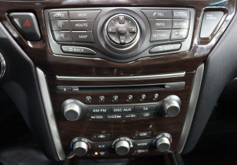 Подержанный автомобиль Nissan Pathfinder 2014 года (20 фото)