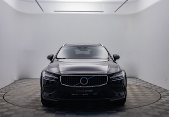 Подержанный автомобиль Volvo V60 Cross Country 2019 года (2 фото)