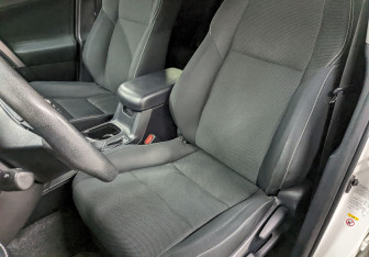 Подержанный автомобиль Toyota RAV4 2017 года (14 фото)