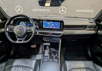 Подержанный автомобиль Kia K5 2021 года (14 фото)